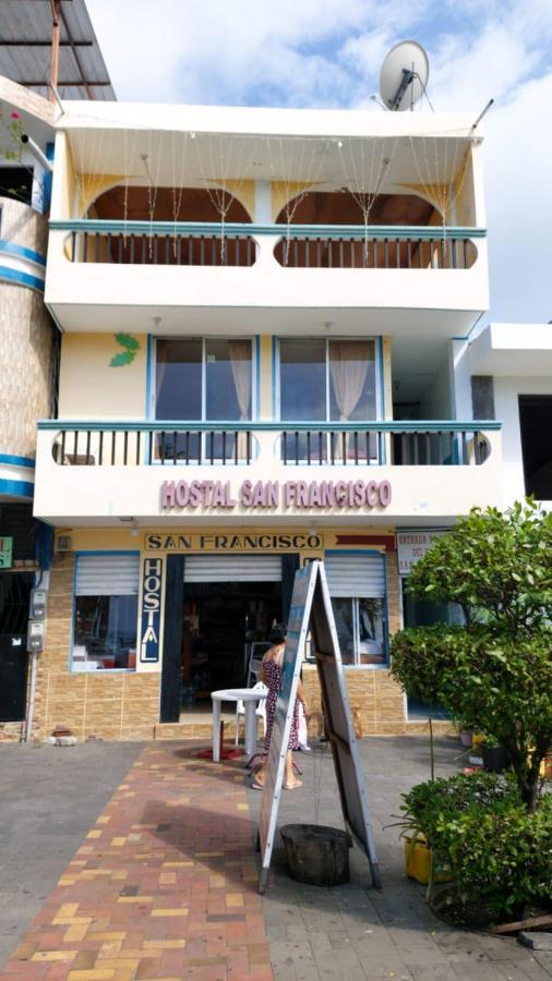 Hostal San Francisco San Cristóbal エクステリア 写真